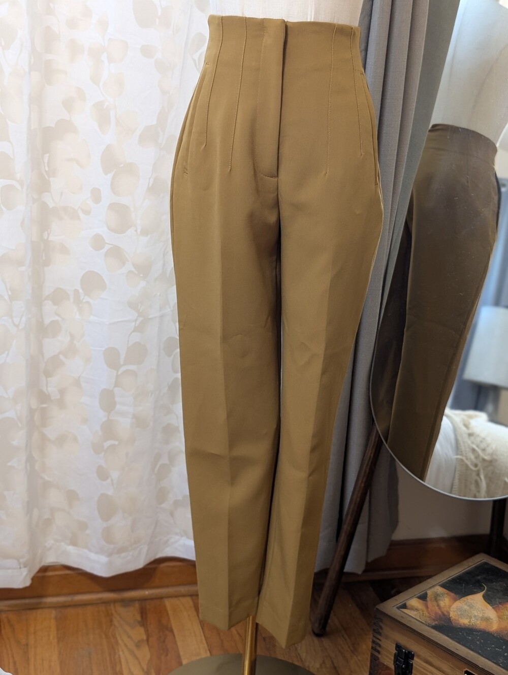 Zara Women's Size XS High-Waist Pleated Chinos in Camel Office Professional